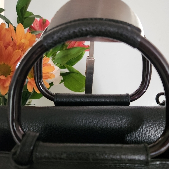 Gucci Black Leather Shoulder Bag - Picture 6 of 15